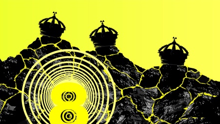 Collage: Drei von gelben Rissen und Spalten durchzogene, zerklüftete Berge tragen auf ihren Gipfeln übergroße Kronen, auf deren Spitzen kleine Radioaktivzeichen vor dem gelben Himmel aufscheinen. Rechts unten im Bild wird das Gestein von zahlreichen konzentrischen Kreisen überlagert, davor steht eine Acht in fetter Schriftart.